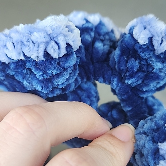 1 Scrunchie - Picture 2 of 2